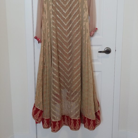 Shiffon Suite with Choori dar Pajama - Picture 4 of 4